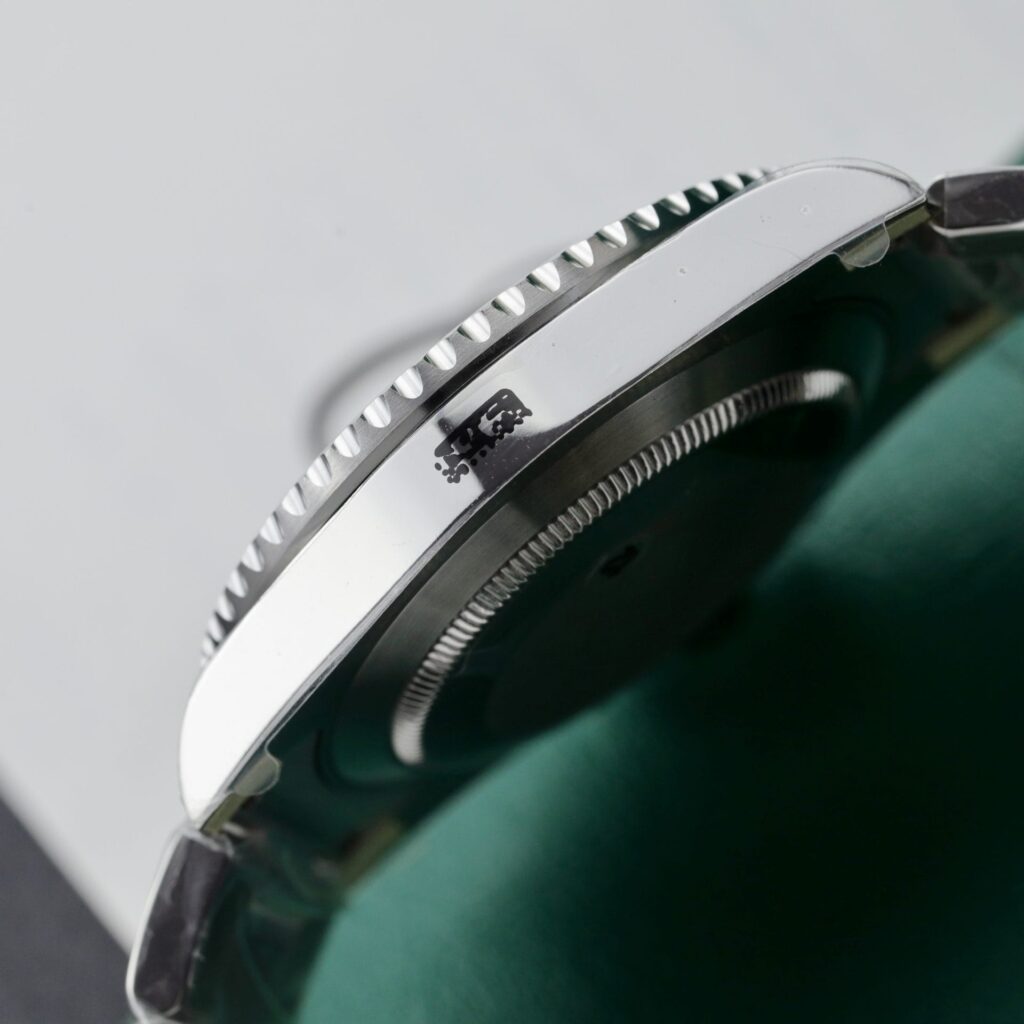 Rolex Submariner 116610LV Hulk Replica VS 40mm 9.jpg
