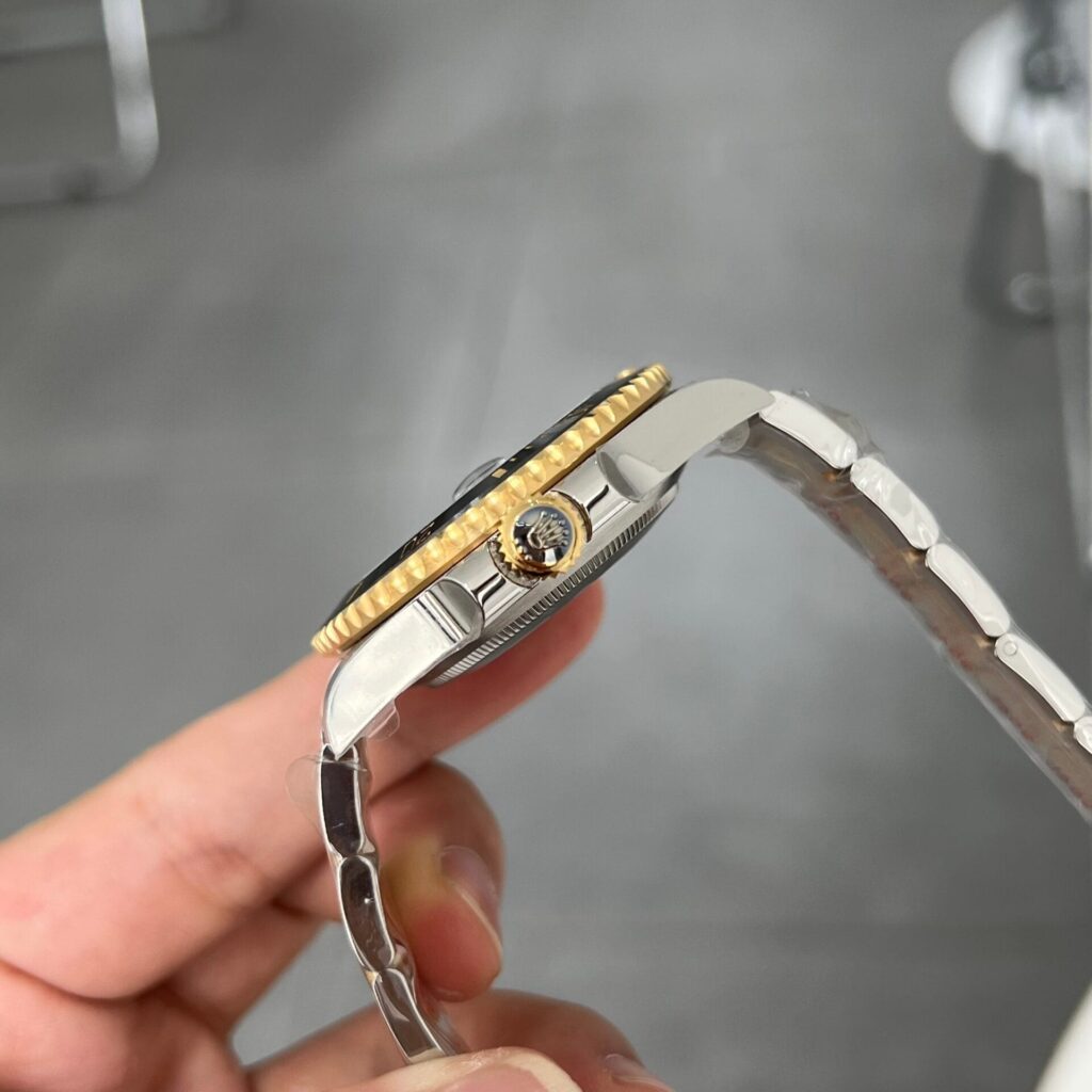 Rolex Submariner Super Fake EW Factory 40mm 3.jpg