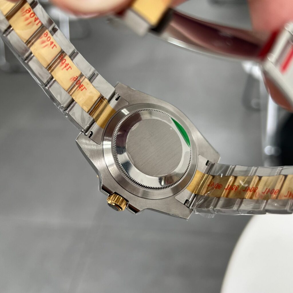 Rolex Submariner Super Fake EW Factory 40mm 5.jpg