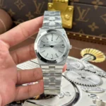 Vacheron Constantin Overseas Ultra Thin 2000V White Dial 40mm.webp