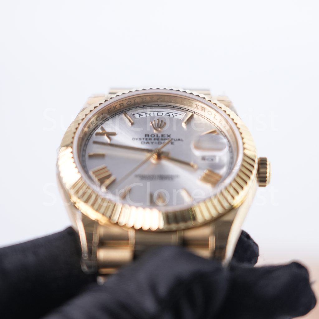 Rolex Day-Date 228238 18K Yellow Gold Silver Sunray Roman Dial Fluted Bezel President Bracelet 40mm Replica Watches - 3