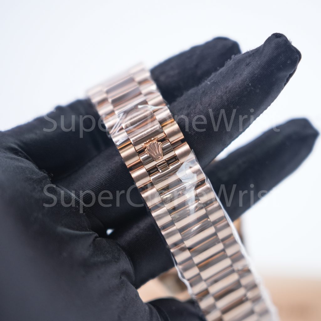 Rolex Day-Date 228235 Rose Gold White Dial Roman Numerals Fluted Bezel President Bracelet 40mm Replica Watches - 7
