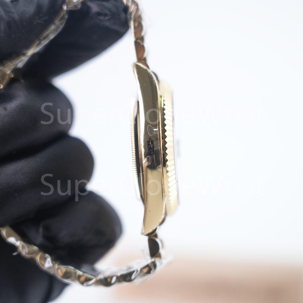 Rolex Day-Date 228238 18K Yellow Gold Green Roman Dial Fluted Bezel President Bracelet 40mm Replica Watches - DSC05619
